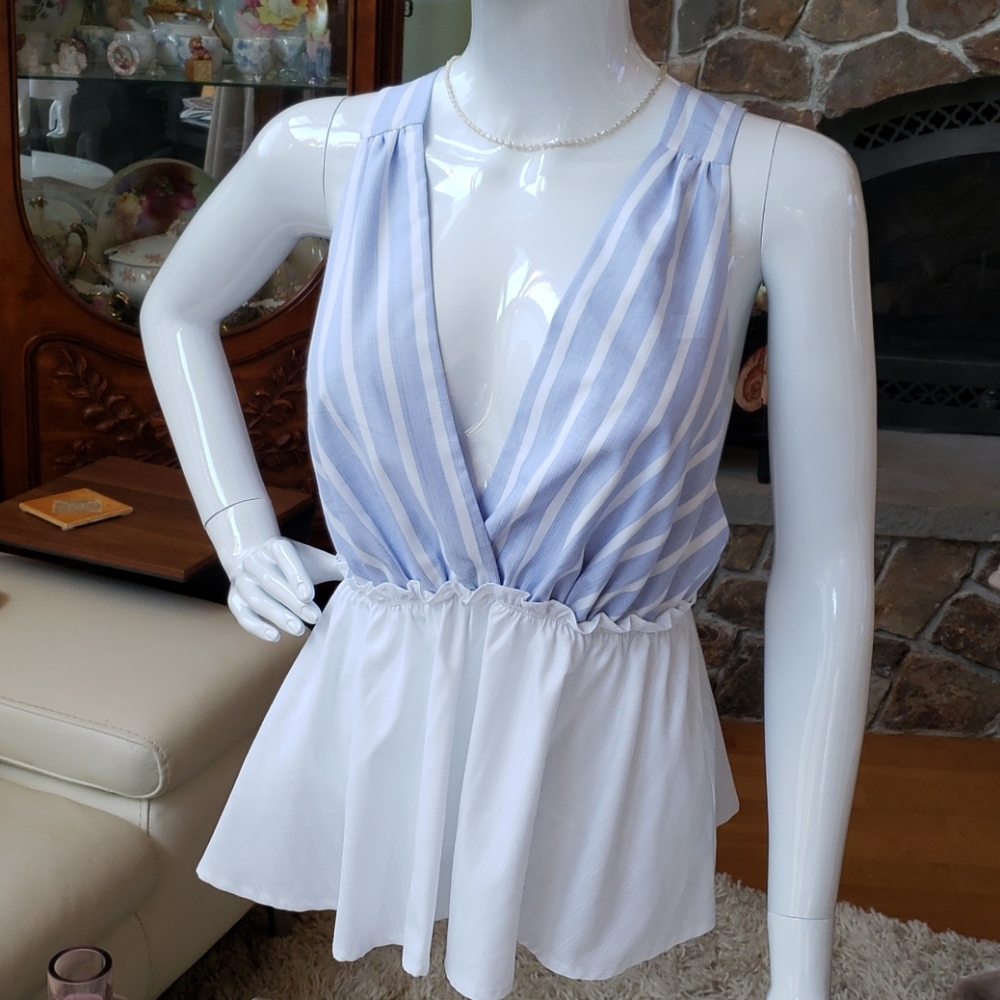 NWOT Elodie light blue & white halter top L